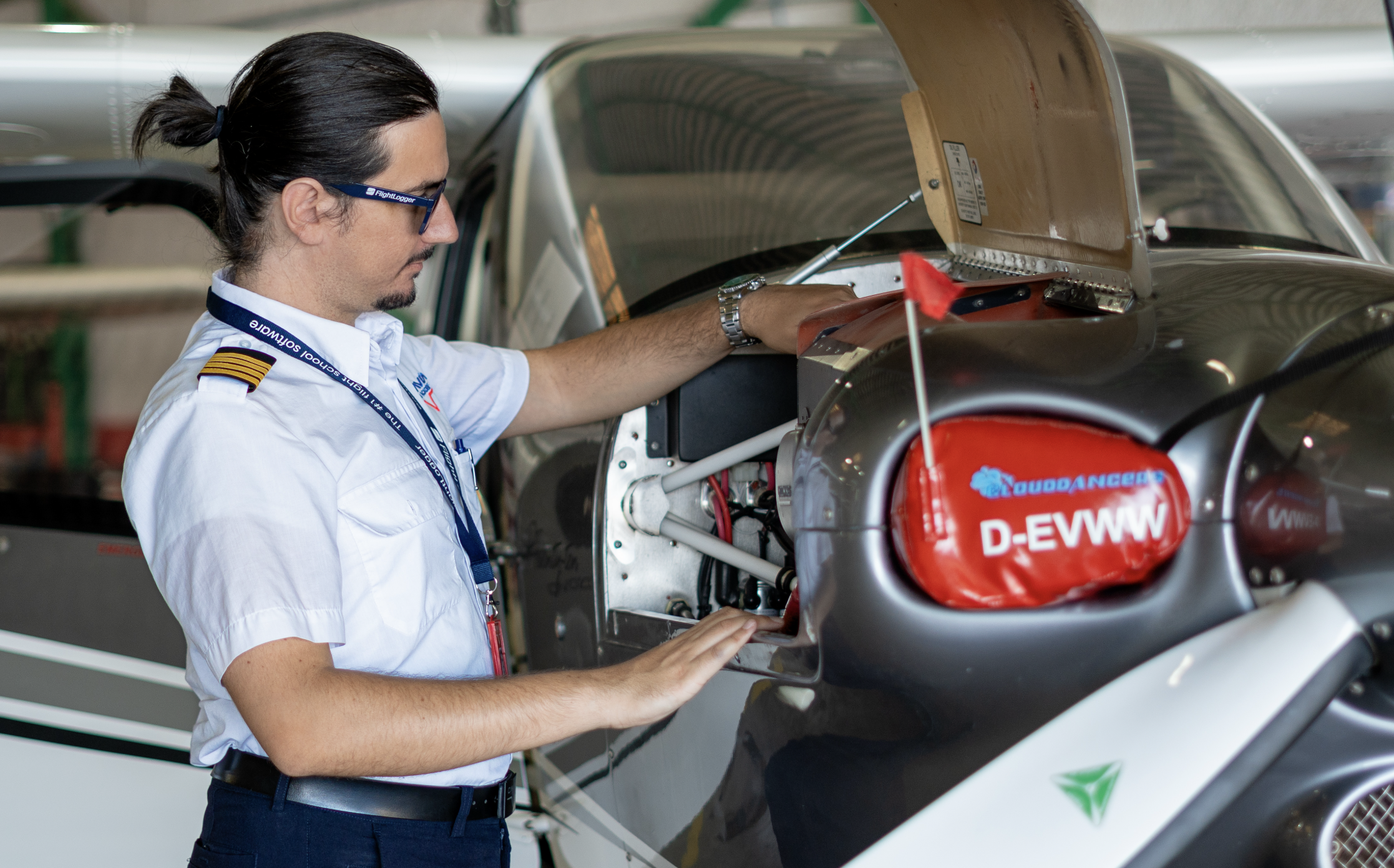 Canaiva x FlightLogger