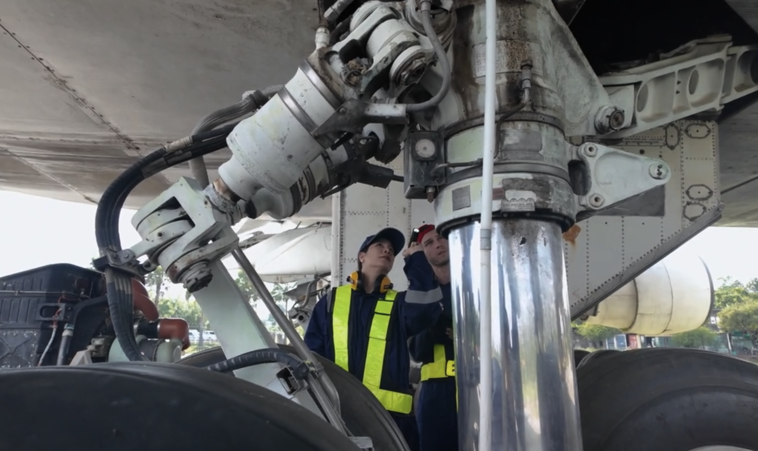 Streamlined Flight Streamline Flight School Operations with Role-Based FlightLogger